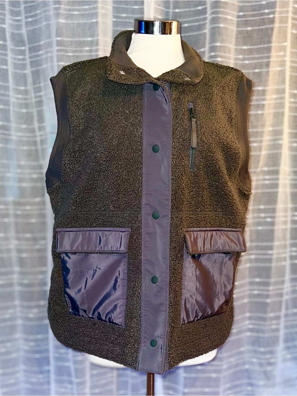 FLX NWOT Patch Pocket Boucle Vest Sz L in Green